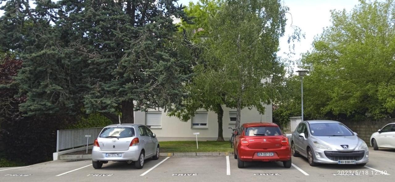 Le Phenix A Internet Haut Debit & Parking Dijon Bagian luar foto