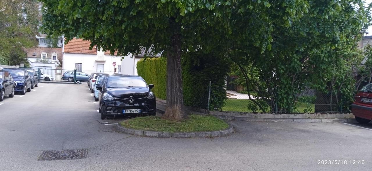 Le Phenix A Internet Haut Debit & Parking Dijon Bagian luar foto