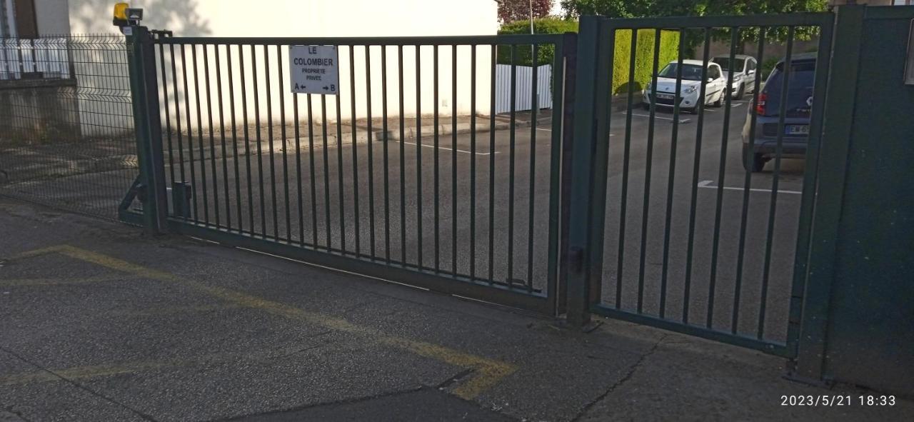 Le Phenix A Internet Haut Debit & Parking Dijon Bagian luar foto