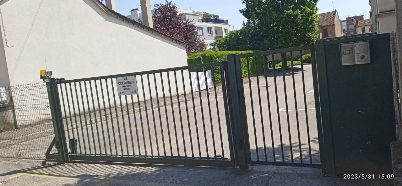 Le Phenix A Internet Haut Debit & Parking Dijon Bagian luar foto