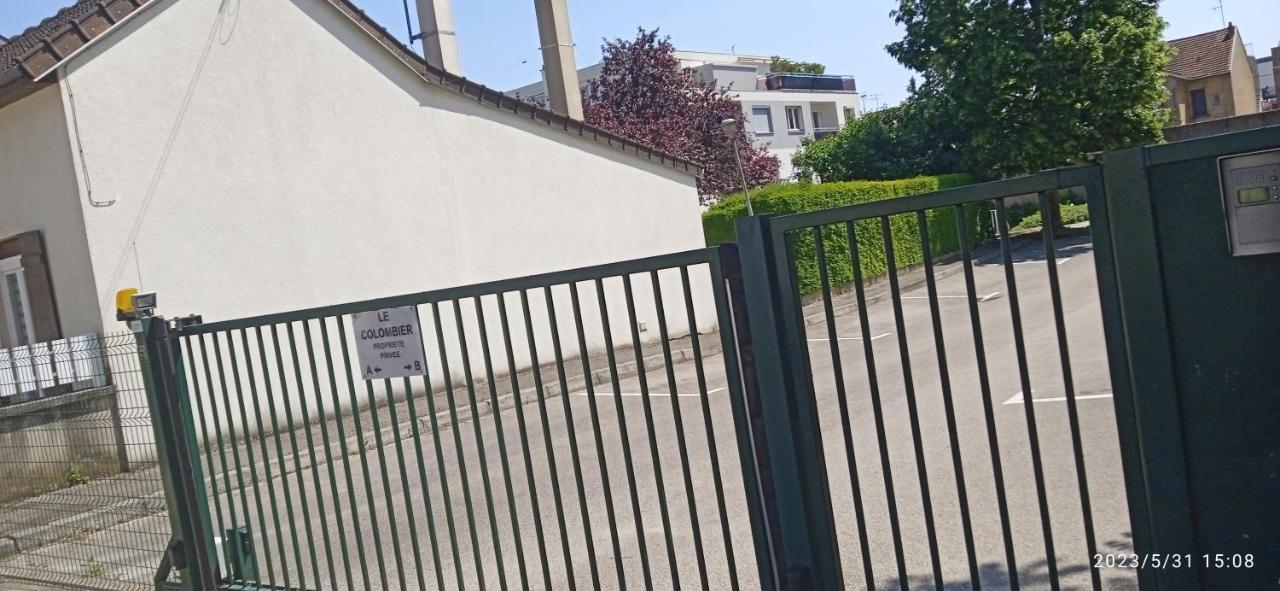 Le Phenix A Internet Haut Debit & Parking Dijon Bagian luar foto